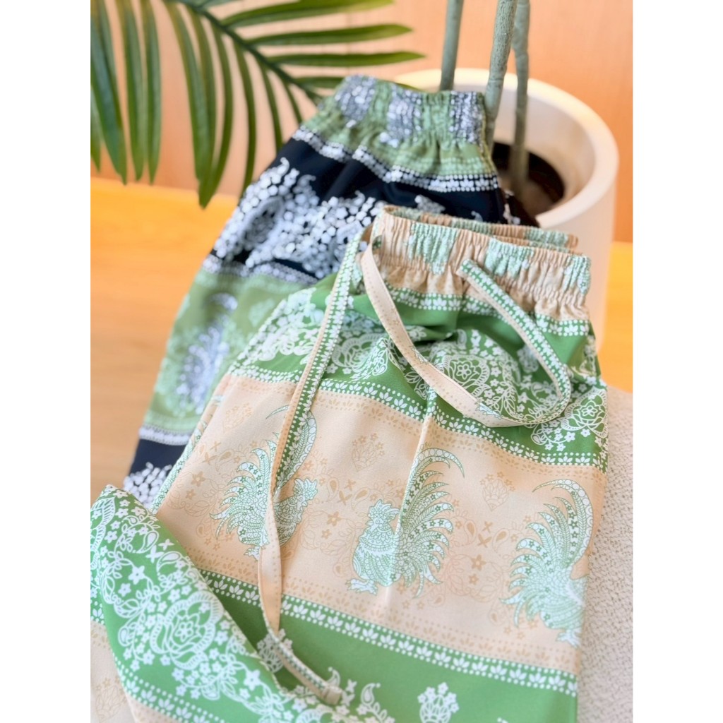 KORU กางเกงขายาวทรงหลวม ลายไก่ระกา