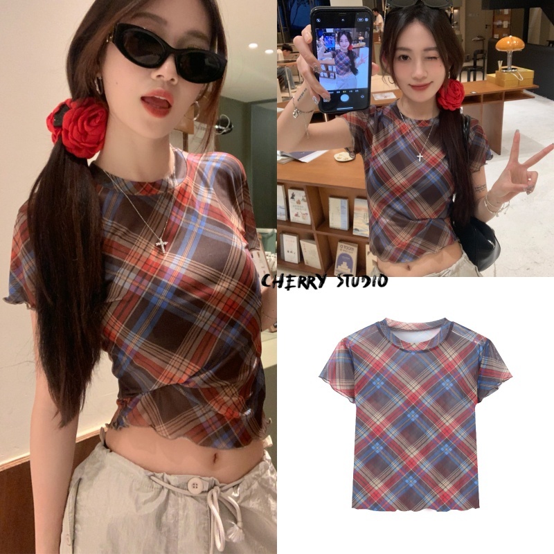 Cherryพร้อมส่ง เสื้อแขนสั้นผ้าซีทรู เสื้อครอปลายสก๊อต ดีเทลจั้มเอว ทรงเข้ารูป สไตล์สาวแซ่บ แฟชั่นผู้หญิง เซ็กซี่เบาๆY2K ราคา ถูกที่สุด ดีลบีเคเค