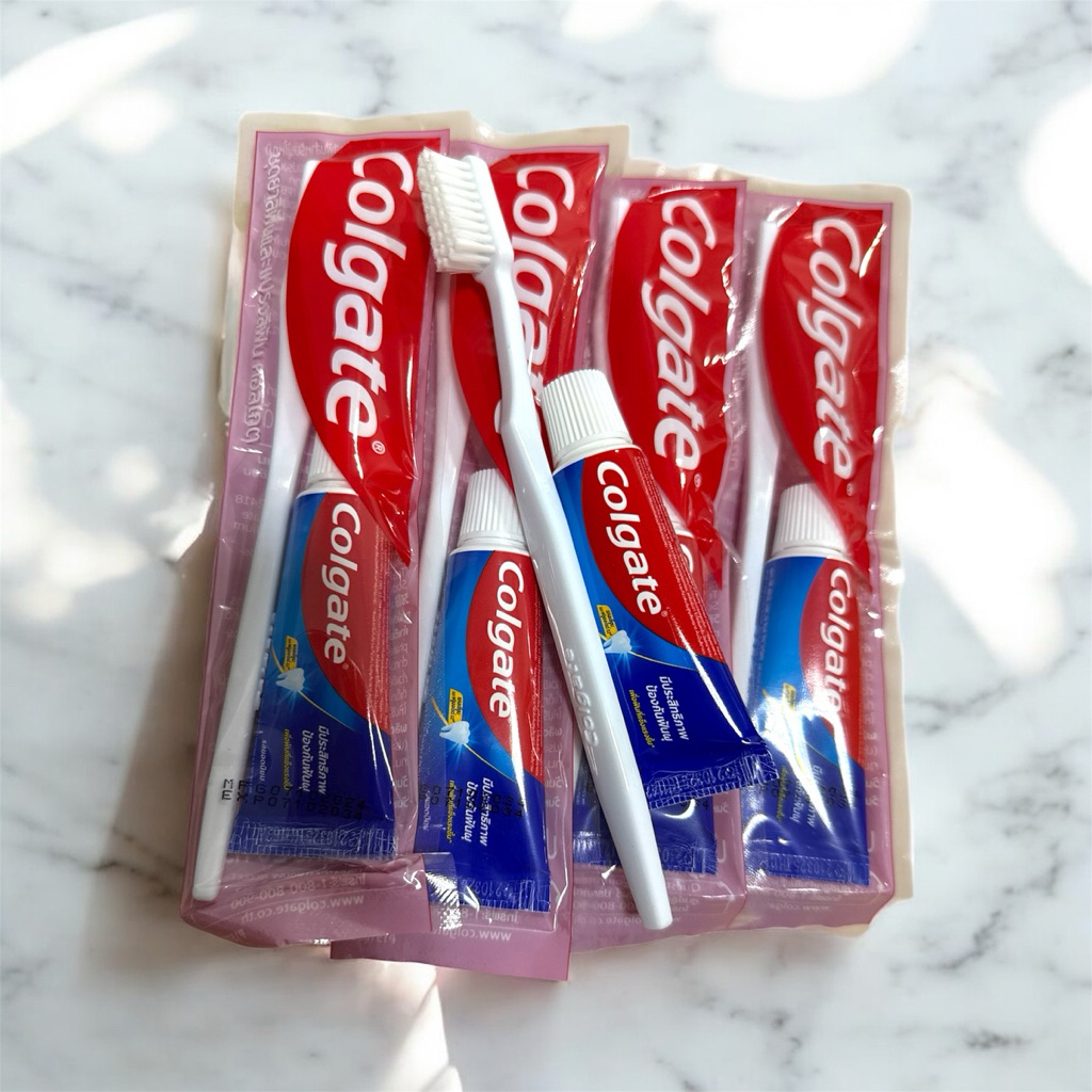 ชุดยาสีฟัน 20 กรัม และแปรงสีฟันคอลเกต พกพาสะดวก(ด้ามแปรงสีขาว)