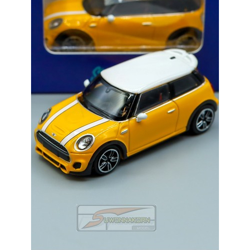 Stance Hunter  1/64 Mini Cooper JCW(F56) Yellow