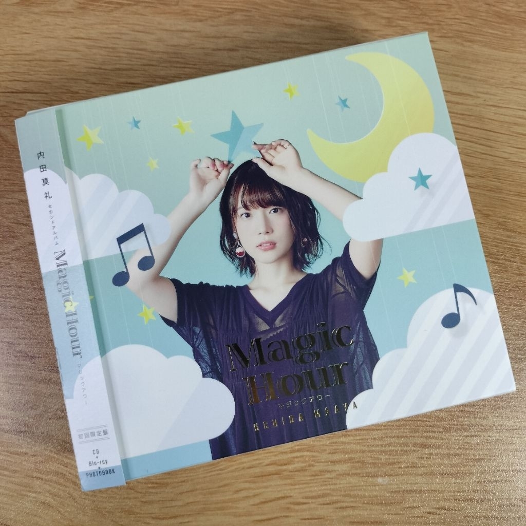 Blu-ray+CD+Photo Book เพลงญี่ปุ่น UCHIDA MAAYA – Magic Hour | รวม MV + เพลง + โฟโต้บุ๊กครบเซ็ต