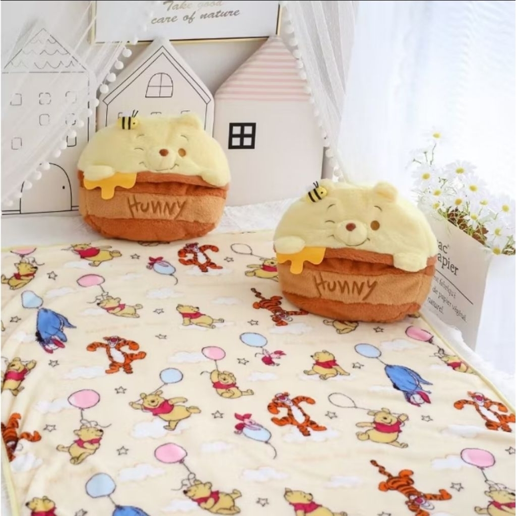 พร้อมส่งไม่ต้องพรี!!! หมอนผ้าห่ม น้องหมีพูห์ Pooh สุดน่ารัก ผ้าห่มนุ่มนิ่ม ขนาด 100×150 ซม. ผืนใหญ่จุใจ ส่งจากไทย~