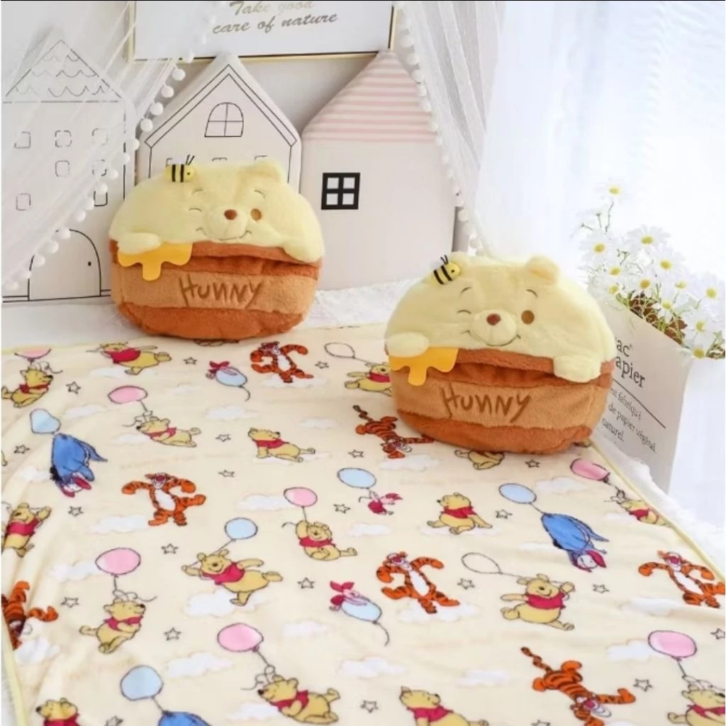 พร้อมส่งไม่ต้องพรี!!! หมอนผ้าห่ม น้องหมีพูห์ Pooh สุดน่ารัก ผ้าห่มนุ่มนิ่ม ขนาด 100×150 ซม. ผืนใหญ่จุใจ ส่งจากไทย~