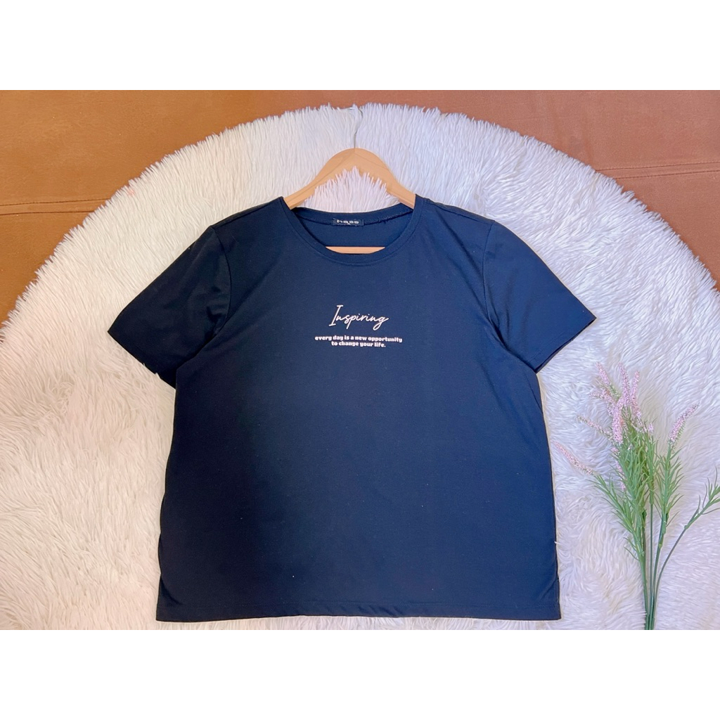 เสื้อยืดสีดำ hass มือสอง