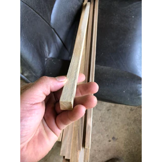 ไม้สักทองขนาด 1.5*1.5*80cm รีดเรียบร้อย 4 ด้าน1มัดมี10เล่ม