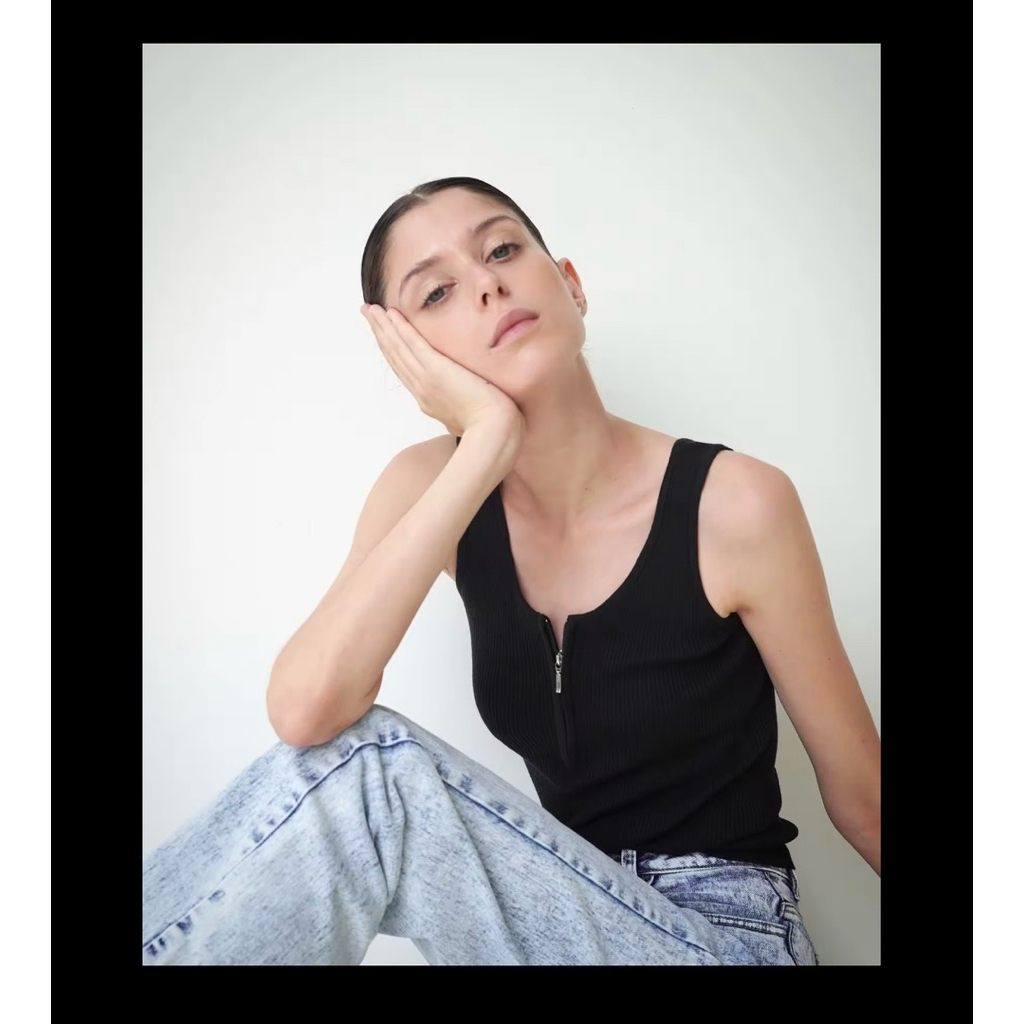 (Wear once) GREYSCALE T95 Soft Knit Zipper Tank Top