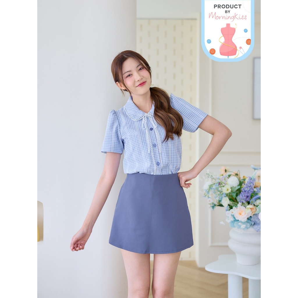 05-358 เสื้อแขนสั้นลายตารางสีฟ้าขาว คอปกบัว มีโบว์ผ้าลูกไม้ Dolly Blue Pixie Blouse - 7 ไซส์