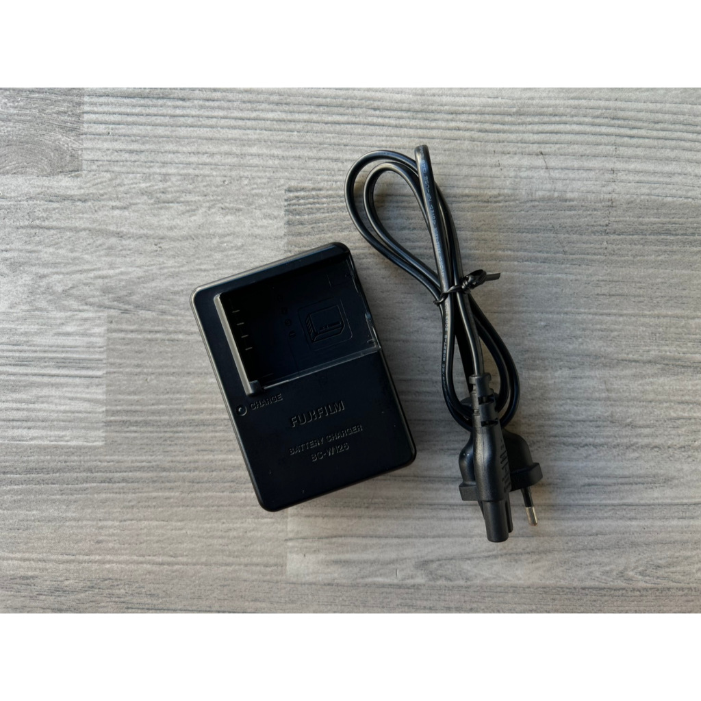 FUJI แท้ มือ 2 แท่นชาร์จ รางชาร์จ สายชาร์จแบตกล้อง FUJI XA2 XA3 XA5 XA7 XA10 XA20 XH1 XT30II XT100 X