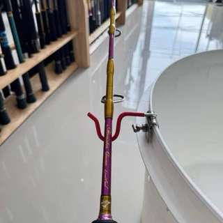 HOOK CLAMP ที่วางคันเบ็ดสำหรับปั้นเหยื่อ ยึดแน่น เกี่ยวง่าย ทนทาน ไม่ลื่น ใช้ได้กับขอบถังทุกแบบ