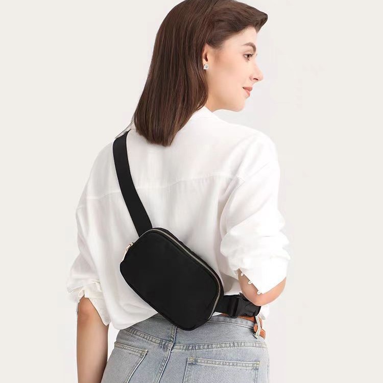 กระเป๋ากีฬา / กระเป๋าวิ่ง / chest bag มีให้เลือกหลายสี ทำจากไนลอนกันฝุ่ก น้ำหนักเบามาก ใช้อเนกประสงค์ แฟชั่นยูนิเซ็กซ์