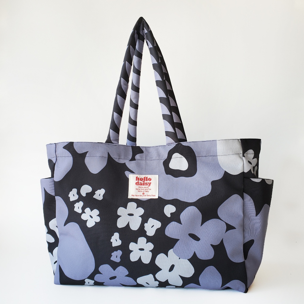 Hello Daisy [แบรนด์ไทย] -Weekend bag กระเป๋าสำหรับสายแบก จุเยอะ สีโทนดำเทา