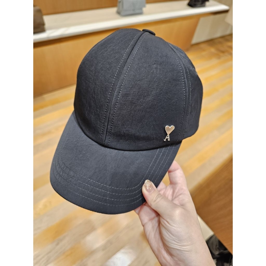 New Ami nylon cap ดำ🖤 logo เป็นโลหะ  มือ1ของแท้💯 พร้อมส่ง