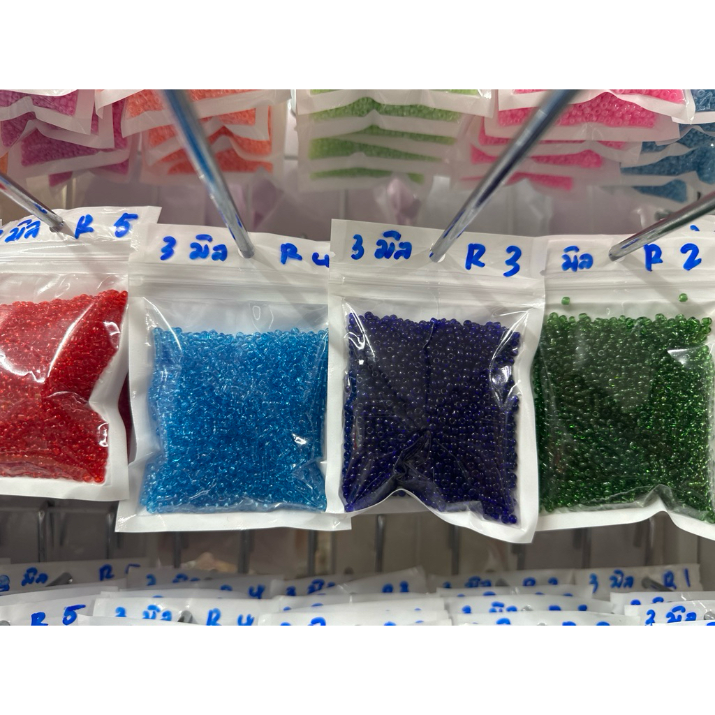 ลูกปัดแก้ว3มิลสีใสยี่ห้อR-Yถุง70กรัม20บาท