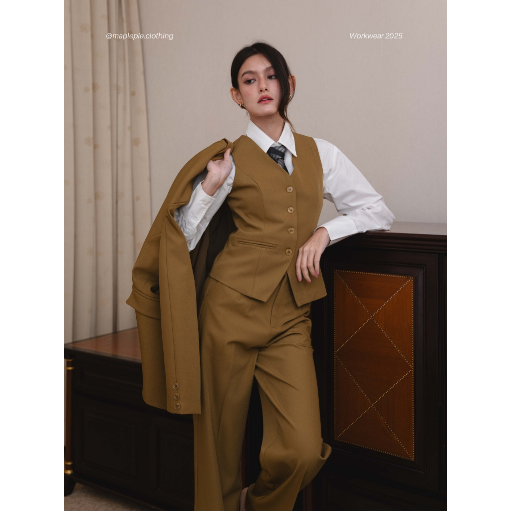 Maplepie - Exclusive Julia Set 990.- เฉพาะเซ็ท 2 ชิ้น เสื้อกั๊ก + กางเกงขายาว (ใส่คู่ Exclusive Julia Blazer)