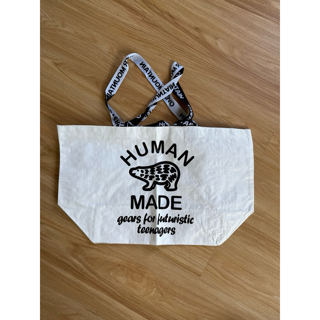 กระเป๋า ลาย Human made