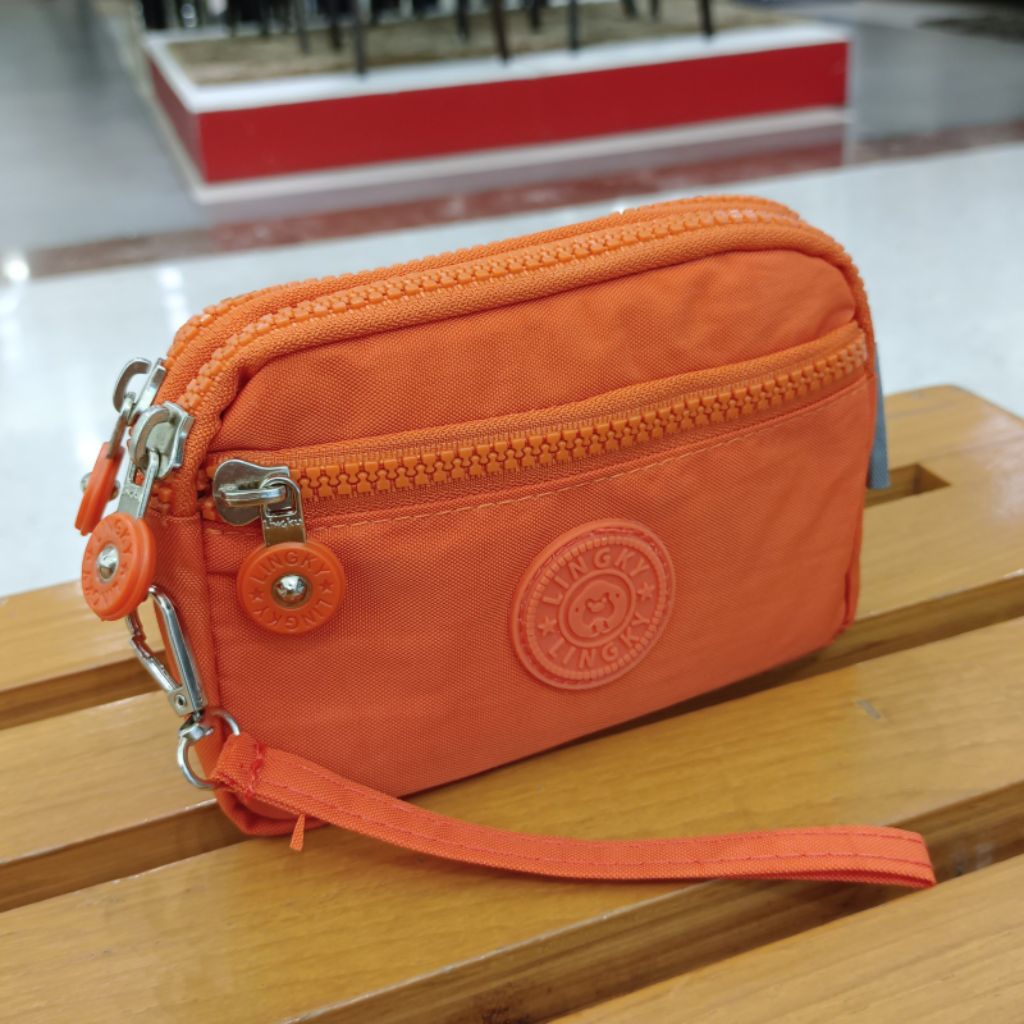 กระเป๋าคล้องมือไซส์6นิ้ว 3ช่องซิป ผ้ากันน้ำ