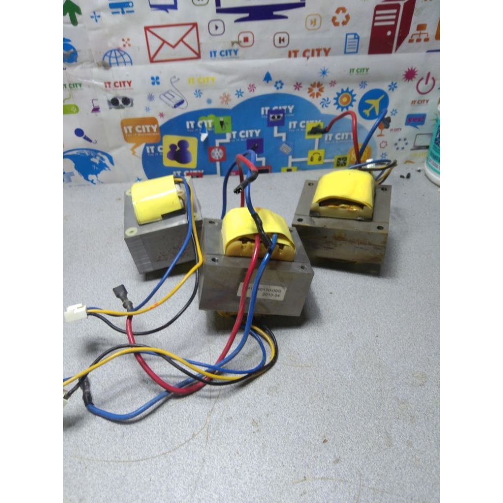 หม้อแปลง ถอดจากเครื่องสำรองไฟ 500w ไฟเข้า220v ออก12v