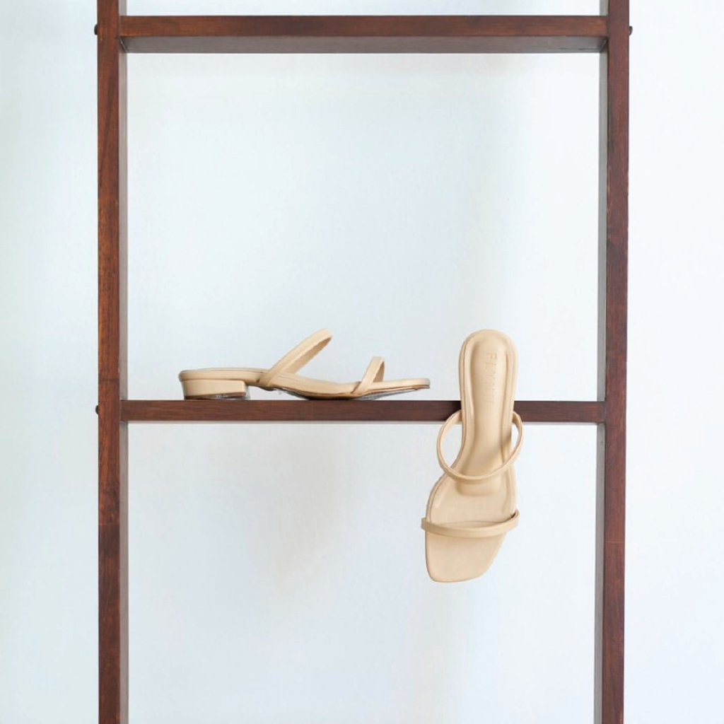 Flynn - DALE  Beige / Black รองเท้าแตะสูง 1 นิ้ว พื้นนิ่มมากกกกก