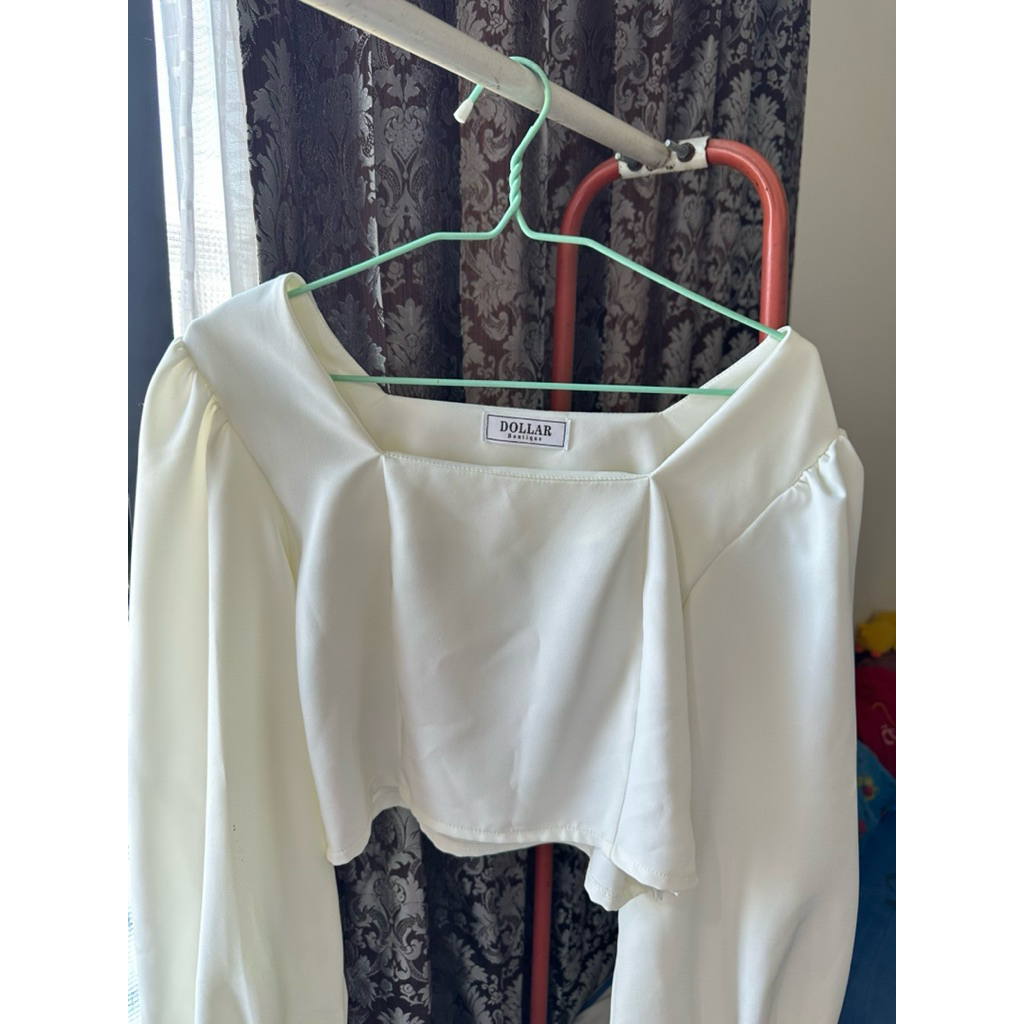 เสื้อขาว แบรนด์ dollar เอวลอย แขนยาวพอง