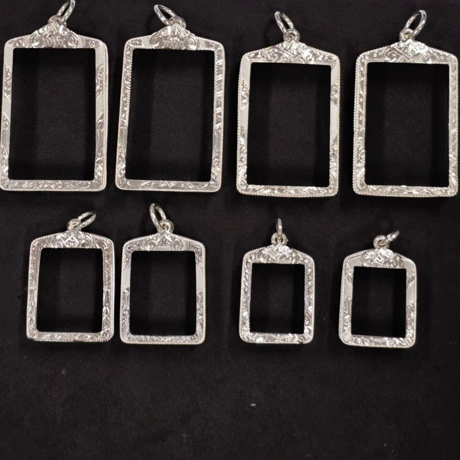 SSNPกรอบพระเงินแท้92.5%ทรงสมเด็จซุ้มเกลียวคู่มีหลายขนาด