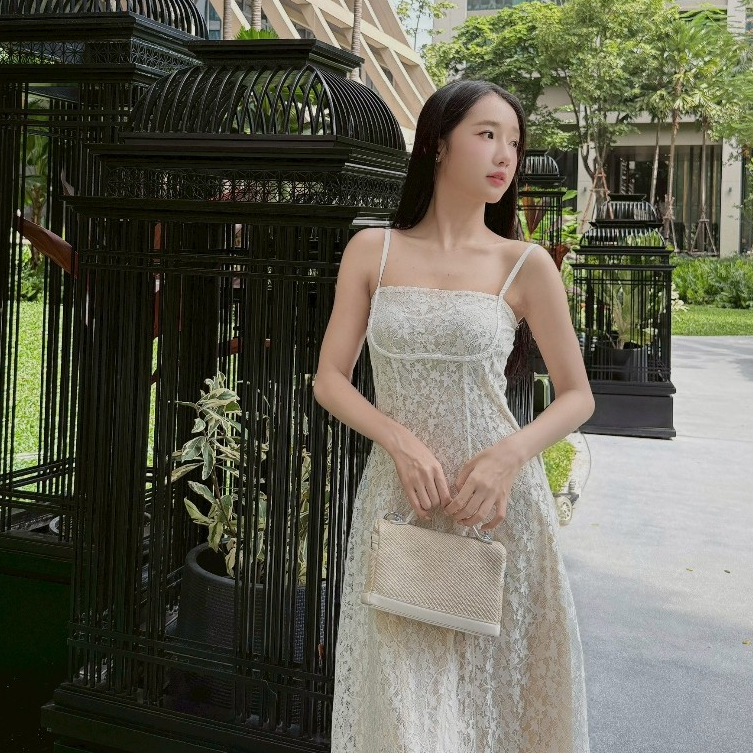 Delia dress - เดรสยาวลายลูกไม้ซีทรู มีซับในเต็มตัว