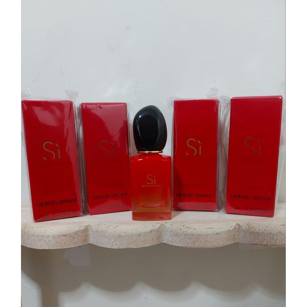 น้ำหอมจิ๋ว Si แดง ในตำนาน