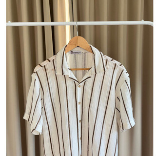 Knit hawaii / เสื้อเชิ้ตถักแขนสั้น ลายทางเส้นเล็ก พื้นขาว เส…