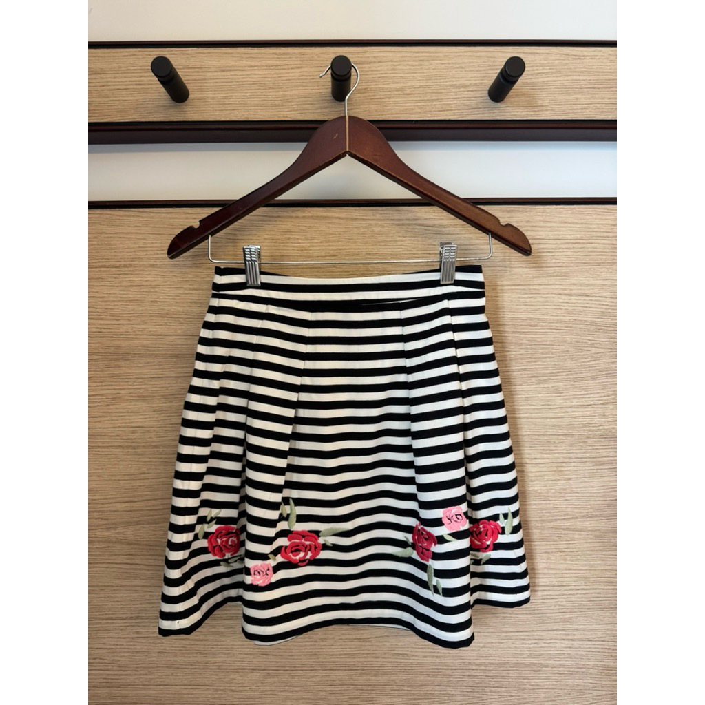 กระโปรง cps chaps ลายขวางปักดอกไม้