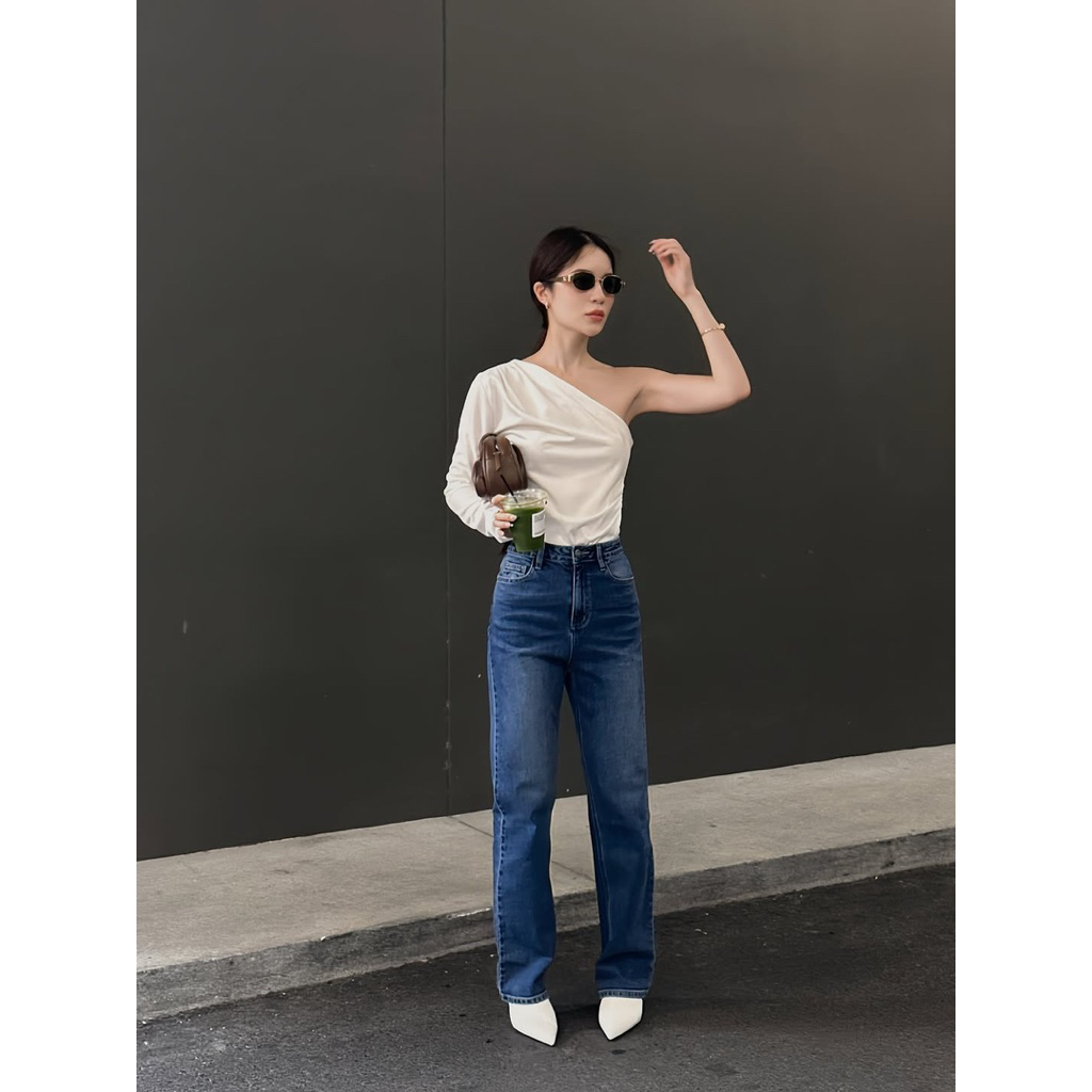 KNS Tilt top - เสื้อปาดไหล่ จับจีบเอว ผ้าคอตตอน