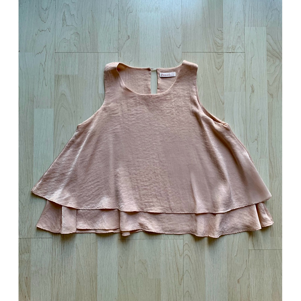 เสื้อแขนกุด สีชมพูอ่อน ผ้าซาติน ทรงครอป ป้าย Proud by Up