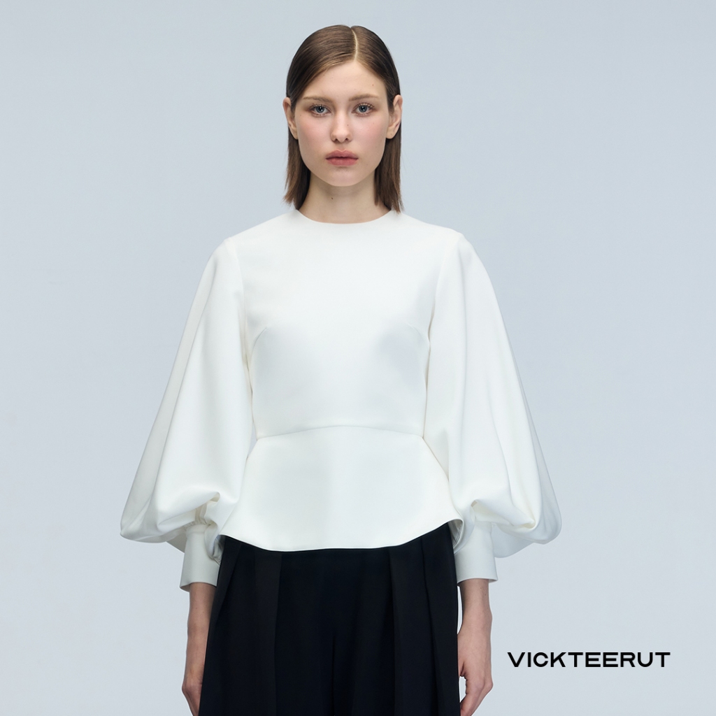 VICKTEERUT Re-Edition Voluminous Sleeve Round Neck Blouse เสื้อแขนพอง คอกลม