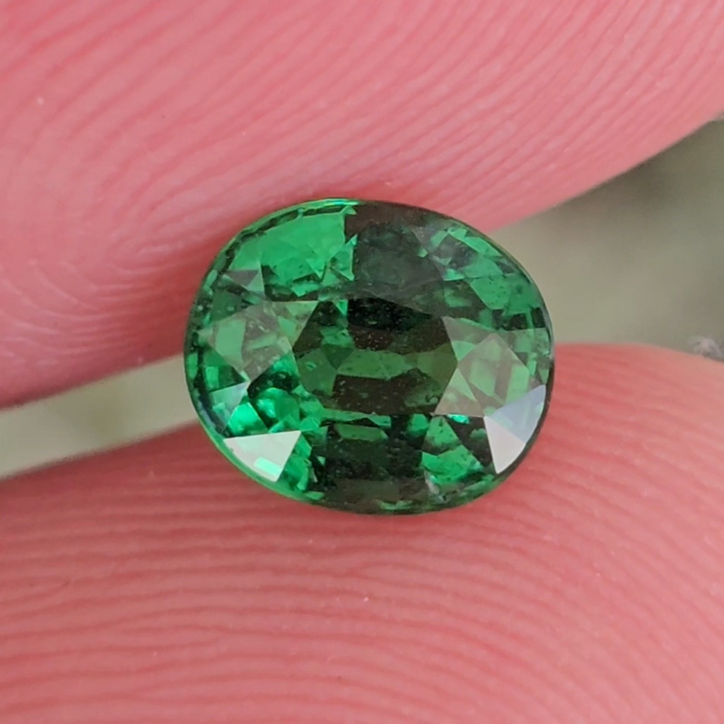 พลอย ซาโวไรท์ Tsavorite Garnet 1.26 กะรัต (Cts.) ดิบ Unheated พร้อมใบเซอร์ อัญมณีมงคลประจําวันเกิด เ