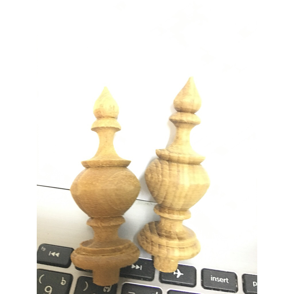 2ชิ้น ยอดไม้สักกลึงทรงลูกข่างเล็ก กว้าง1นิ้ว นาว3.5นิ้ว ตกแต่งนาฬิกา ตู้ diy