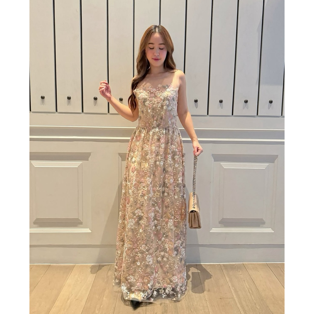 ส่งต่อ peace eveninggown อก35“ ไม่มีตำหนิ ชุดใหม่มาก ชุดจริงอยู่รูปสุดท้ายค่ะ