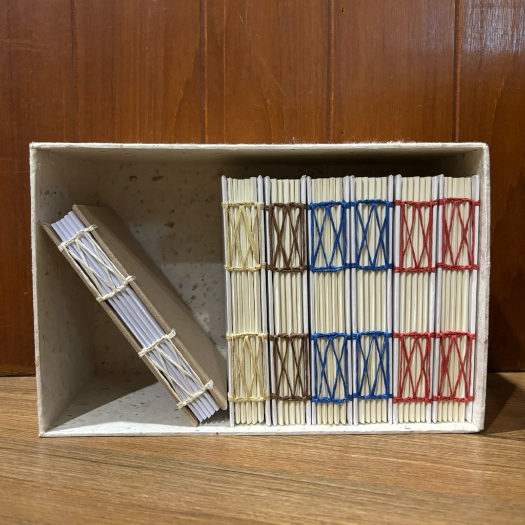 สมุดทำมือ สมุดโน้ต ปกกระดาษการ์ด 200แกรม สีขาว ⚪️ ขนาด A6