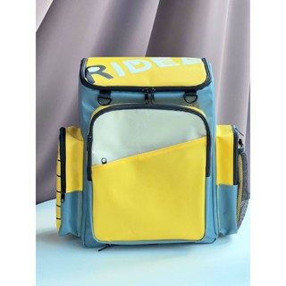 เป้สะพายหลังมีตาข่ายสำหรับใส่หมวกกันน๊อคได