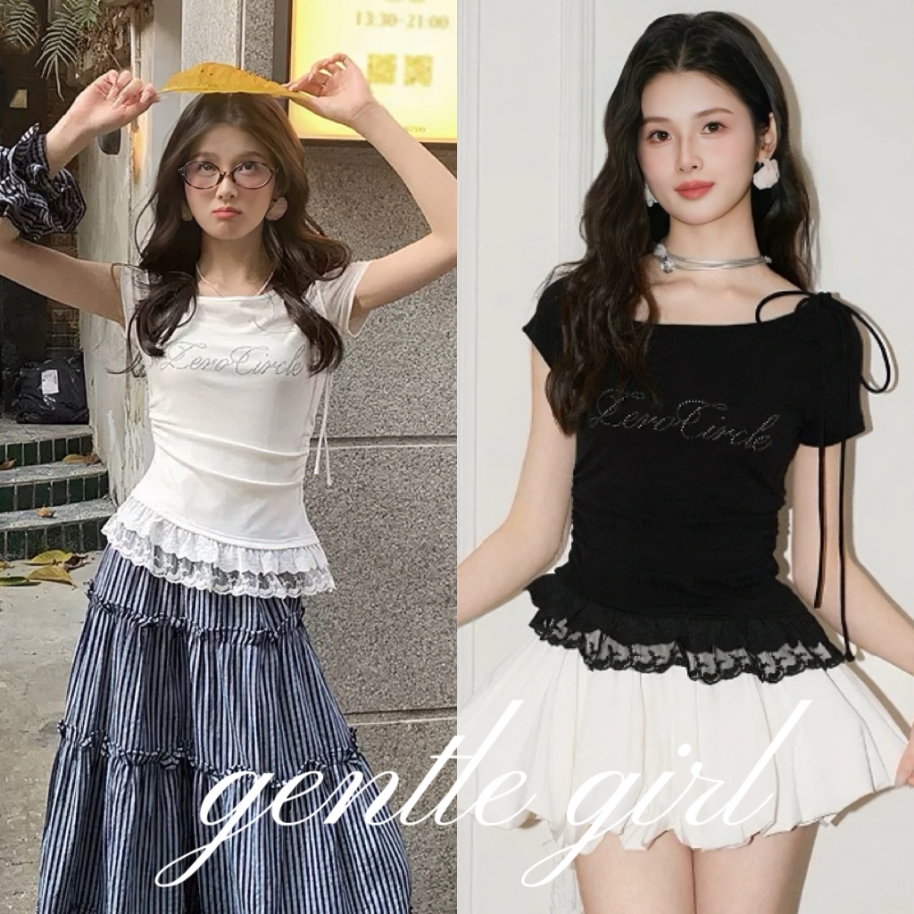 GG🎀จัดส่งที่รวดเร็ว🎀เสื้อยืดแขนสั้นลูกไม้เปิดไหล่สไตล์บัลเล่ต์สำหรับผู้หญิงในช่วงฤดูร้อนปี 2025 ดีไซน์เสื้อเปิดไหล่ที่รั