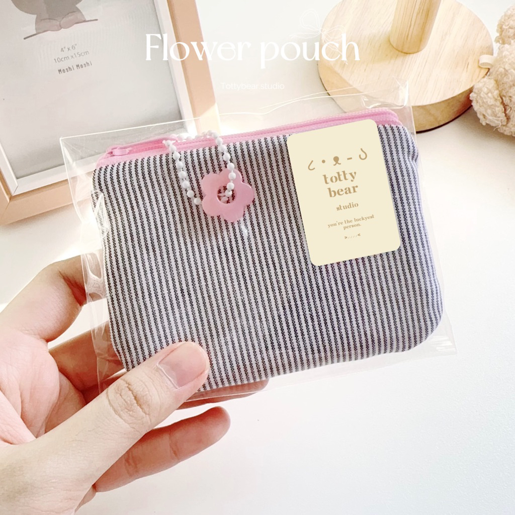 Flower ᴘᴏᴜᴄʜ ᵔᴥᵔ กระเป๋าสตางค์+(พวงกุญแจสุ่มอีก 1 ชิ้นรวม 2) ใส่เหรียญ บัตร ขนาด 8.5*12 cm. พส.จีน ʕ•ᴗ•ʔ