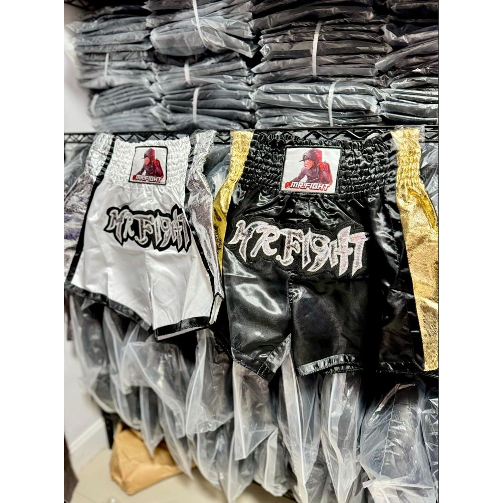 กางเกงมวย MR.FIGHT ดำ-ทอง/ขาว-เงิน สวมใส่สบายรูปมรงสวยงาม โลโก้เท่ๆไม่ซ้ำใคร