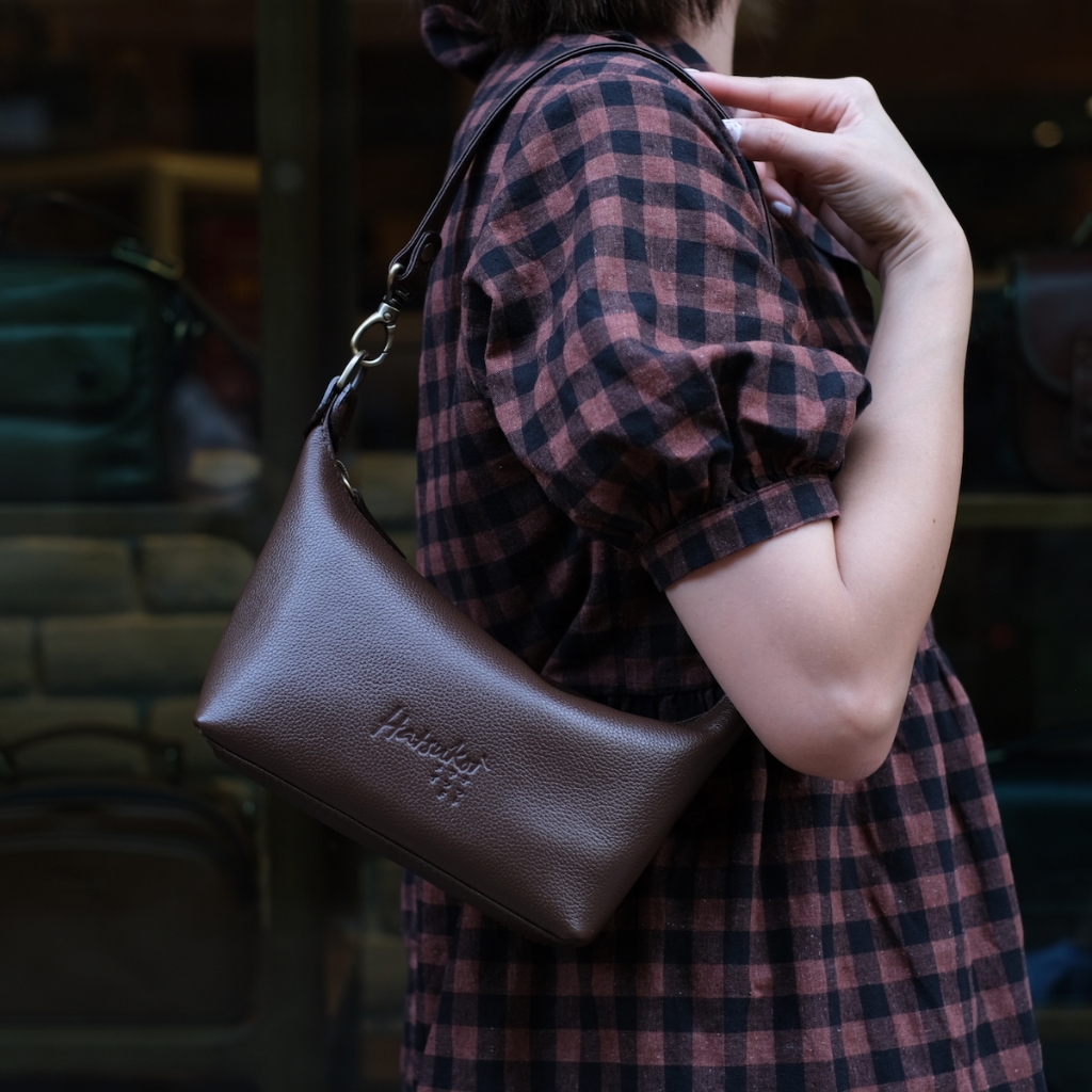 รุ่นใหม่ล่าสุด!! ได้สายสะพาย 2 เส้น คุ้มสุดๆ ใบเล็กแต่จุมาก กระเป๋ามินิมอล Simple (Hatsukoi Bag)