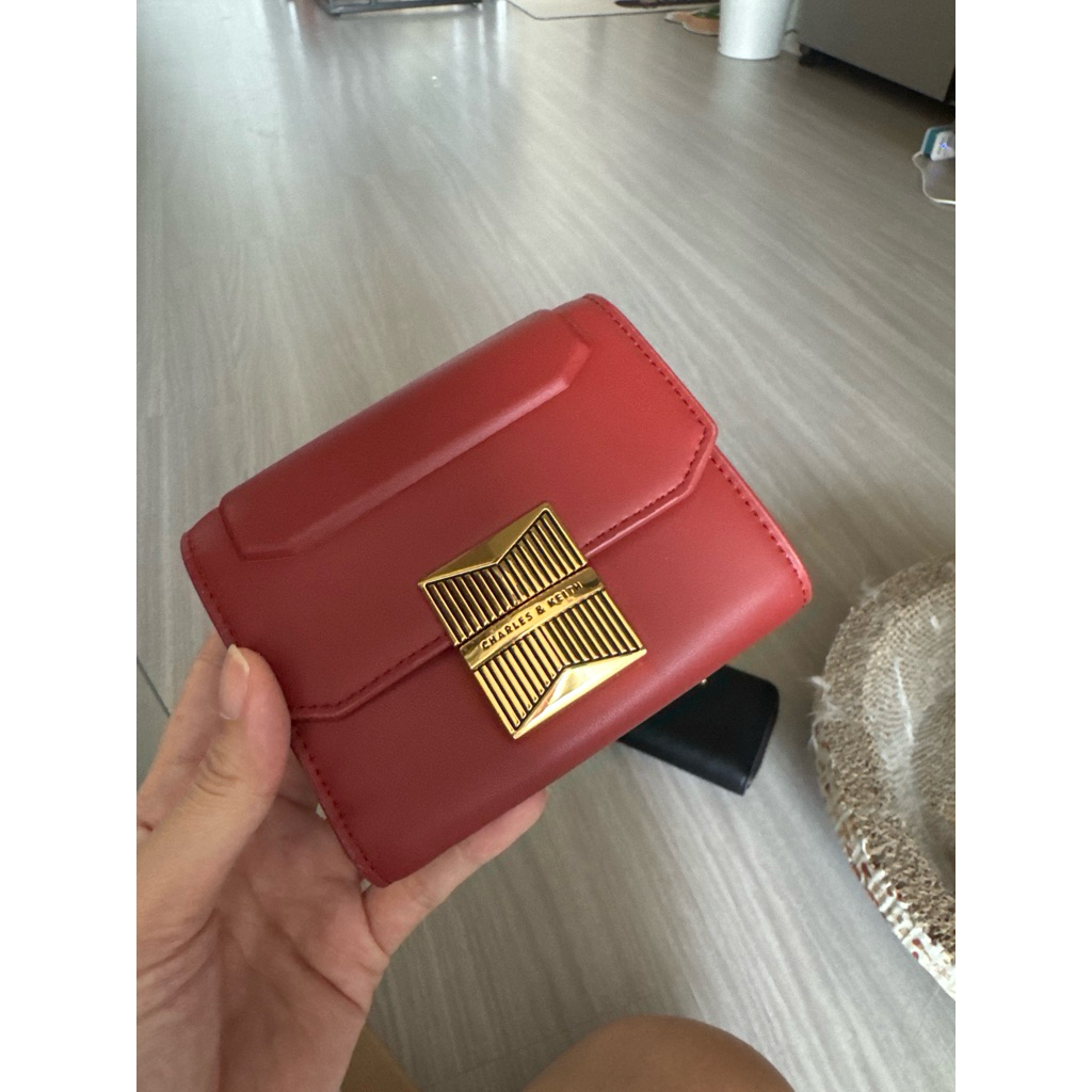 กระเป๋าสตางค์ charles & keith