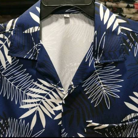 เสื้อเชิ้ตฮาวาย ลายใบไม้ขาวดำ (พื้นสีกรม) ผ้าไหมอิตาลี - รูปที่ 2