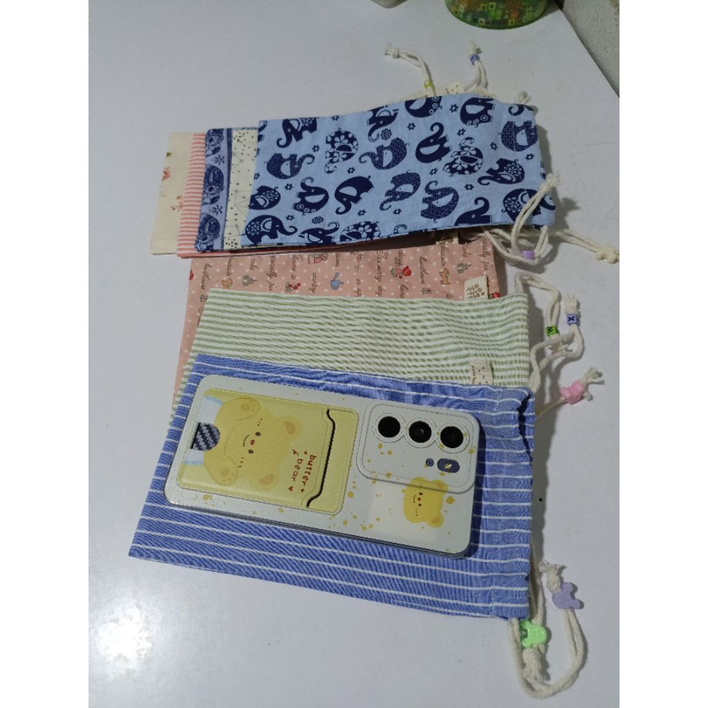 กระเป๋าใส่โทรศัพท์แบบถุงผ้าหูรูด4.5*8นิ้ว