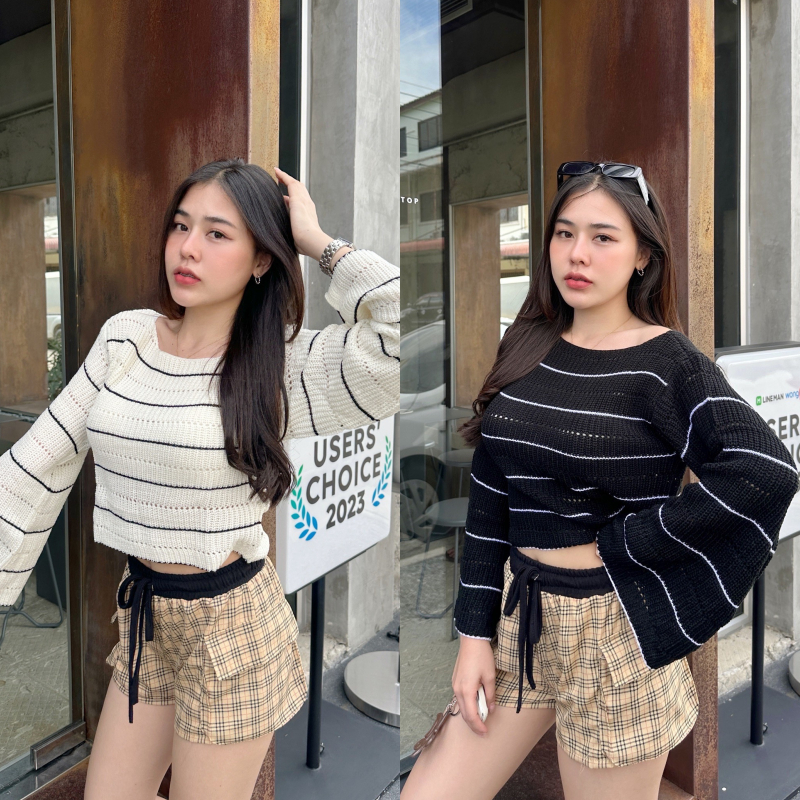 🌈SpinnyHouse🌈เสื้อไหมพรมแขนยาว แต่งลายคาดเส้นตัดสีสลับฉลุ ใส่เที่ยวทะเล ใส่ไปคาเฟ่ ทรงน่ารักมาก พร้อมส่ง รุ่น สุดยอด
