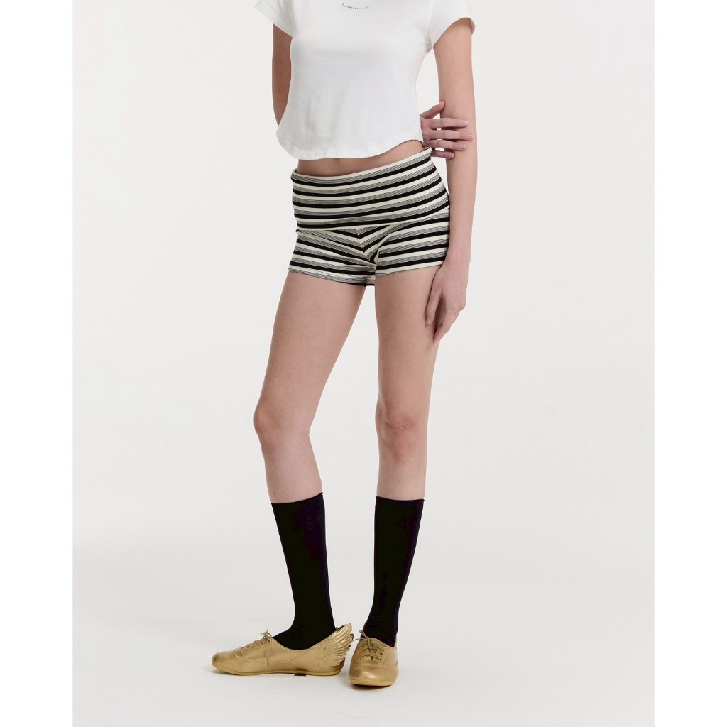 STYLIST - Blair Shorts 001 กางเกงขาสั้นทรงรัดรูป รูปที่ 6