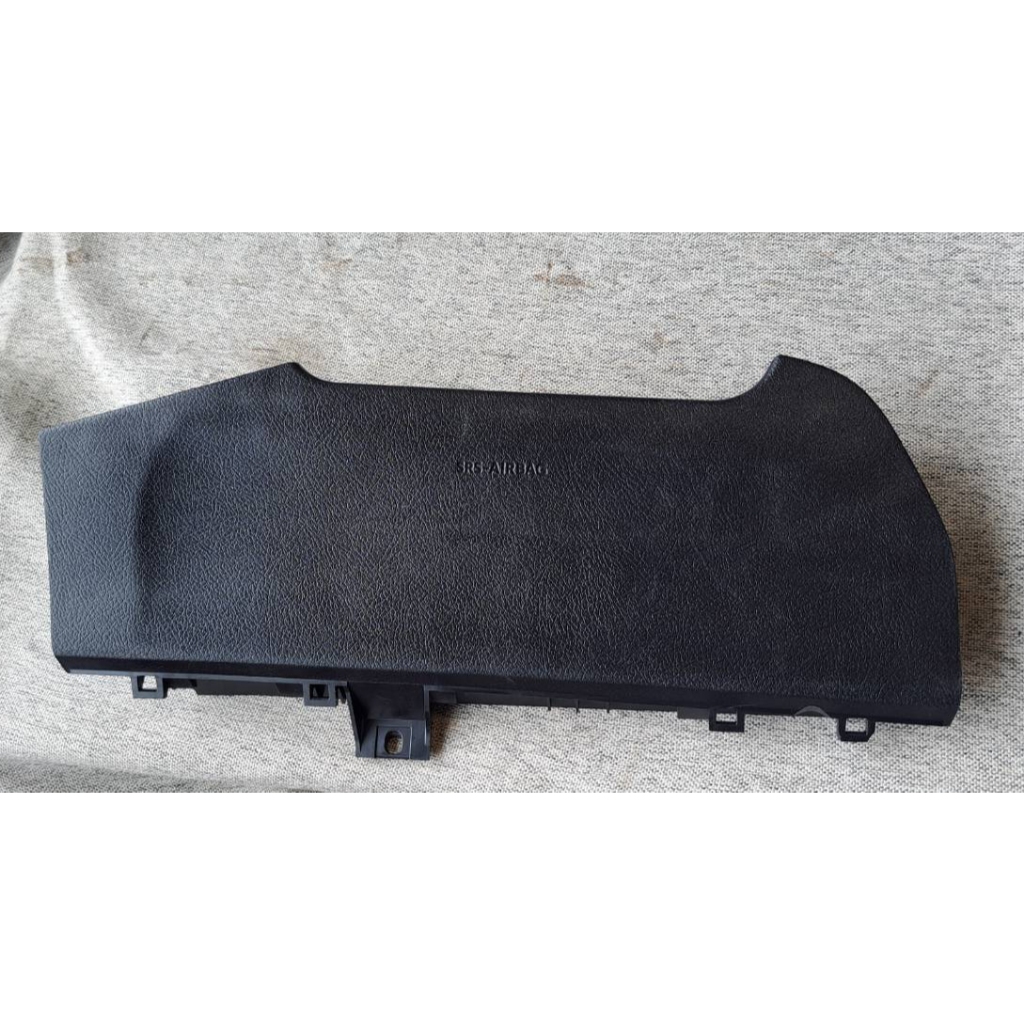 ฝาครอบแอร์แบคเข่า Toyota Revo / Fortuner ปี 2015-2024 (เฉพาะฝา SRS AIRBAG ไม่มีผ้าและลูกแก๊ส)
