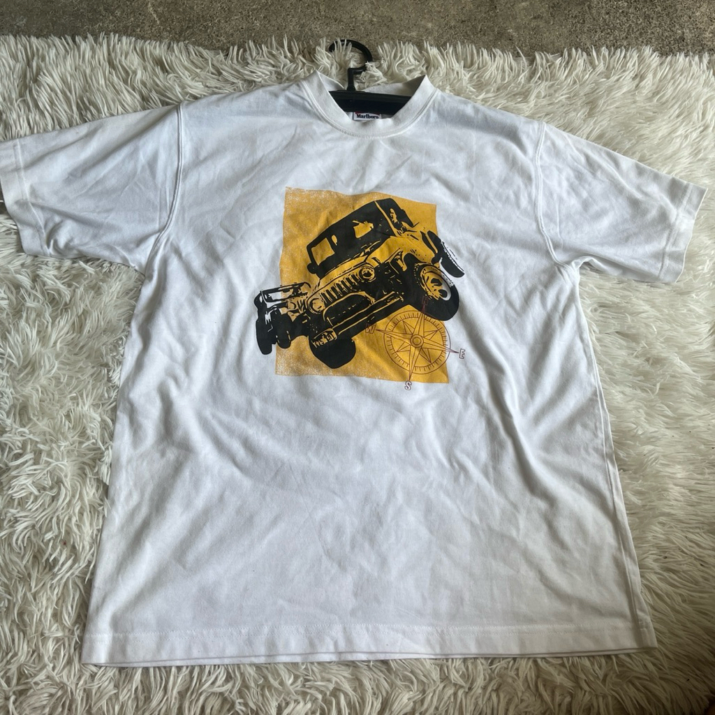 เสื้อยืดลายรถสีเหลือง marlboro แบรนด์ญี่ปุ่น ของแท้1000%