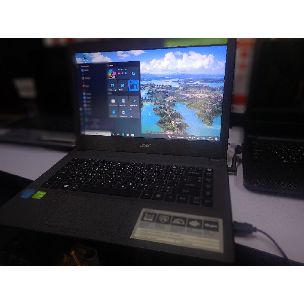 notebook acer aspire E14  E5 - 473G - 32HE intel core i3-4005u VGA GT 920 m ram 8 GB harddisk 1 TB ส