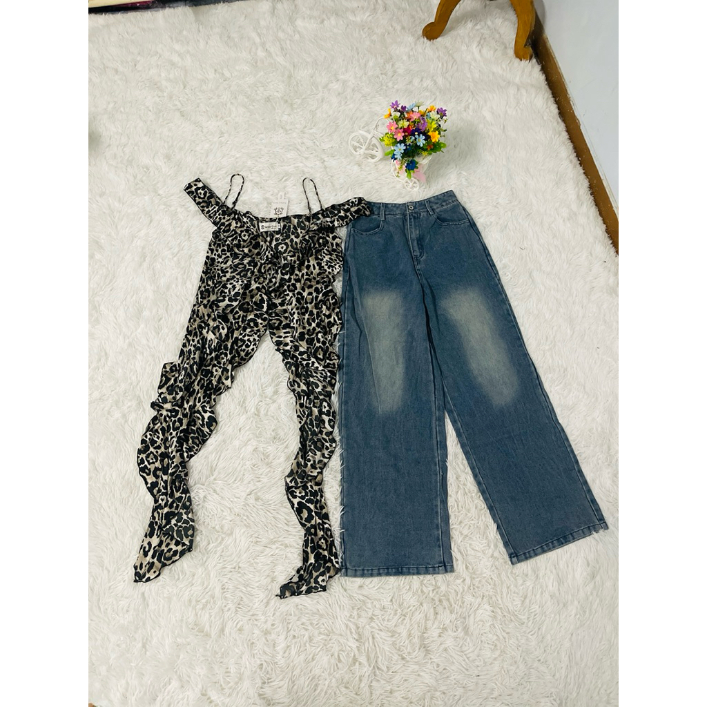 #ValleyGirlมือ1เซต2ชิ้นเสื้อสายเดี่ยวปาดไหล่ลายเสือสายปรับได้+กางเกงยีนส์ขายาวผ้าดีมากไซร้S32/26/36ย
