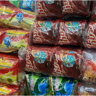 (ขนมยกแพ็ค12ห่อ) ขนมห่อล่ะ5บาทยกแพ็ค ขนมขบเคี้ยว ทานเล่น มีหลากหลายแบรนด์ให้เลือกนะคะ